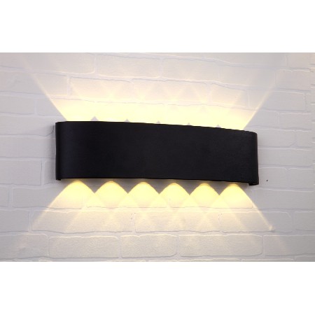 Outdoor wall lamp